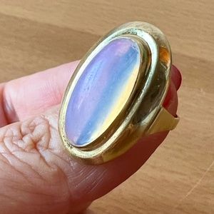 VINTAGE 14K GOLD LARGE OVAL MOONSTONE SUGARLOAF CABOCHON RING GYPSY SETTING